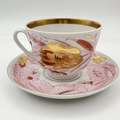 Пара чайная, украшенная декором в виде тюльпанов, фарфор, деколь, золочение, СССР, 1970-1989 гг.