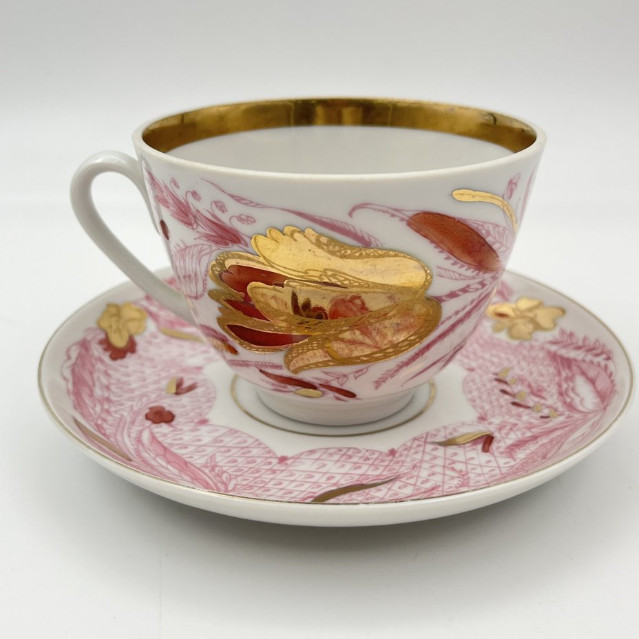 Пара чайная, украшенная декором в виде тюльпанов, фарфор, деколь, золочение, СССР, 1970-1989 гг.