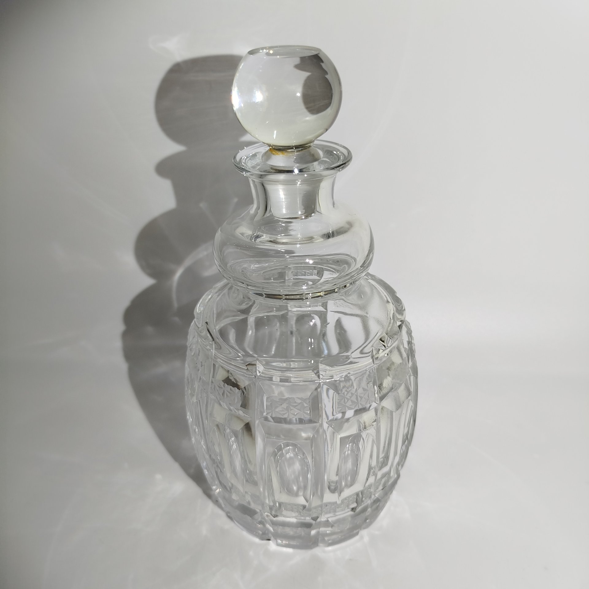 Графин с рельефным декором из набора для вина "Хмельной", автор А.А. Аствацатурьян, хрусталь, алмазная грань, Ленинградский завод художественного стекла (ЛЗХС), СССР, 1960-1970 гг.