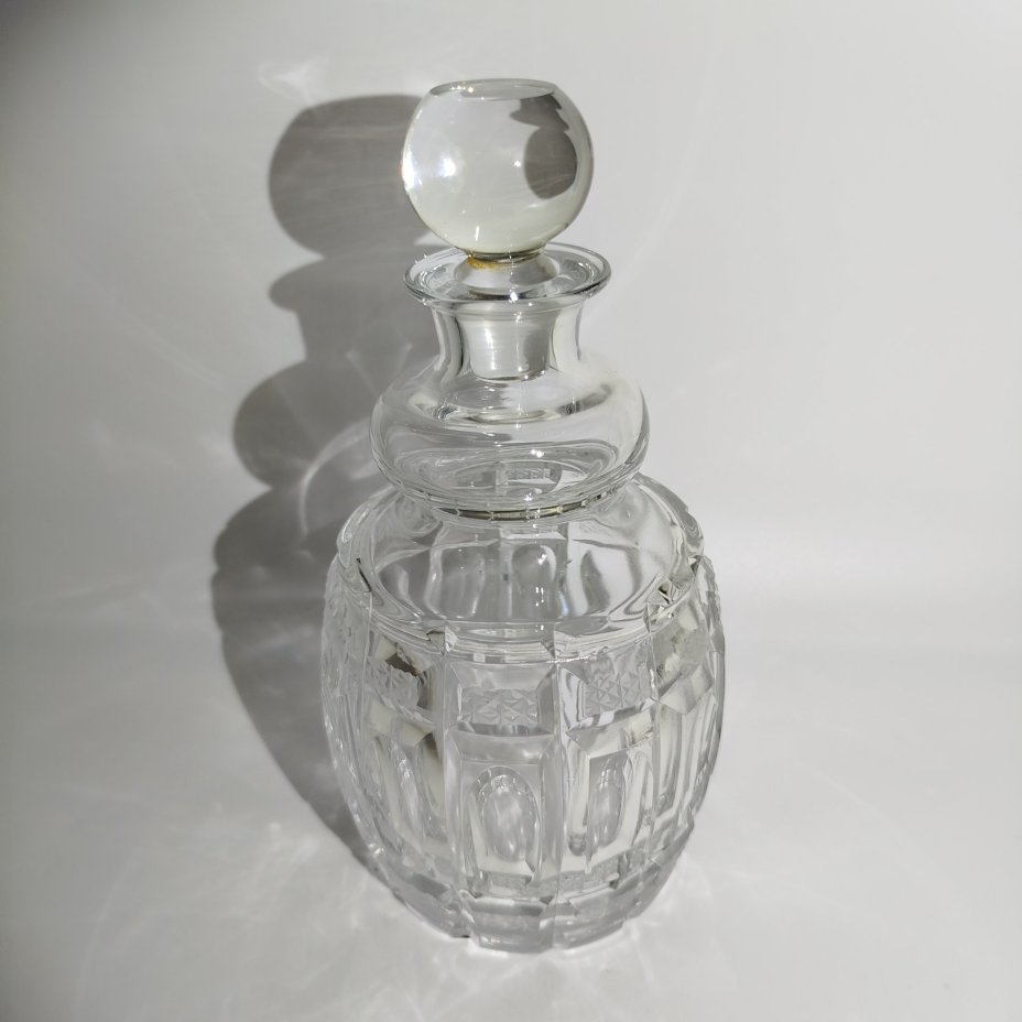 Графин с рельефным декором из набора для вина "Хмельной", автор А.А. Аствацатурьян, хрусталь, алмазная грань, Ленинградский завод художественного стекла (ЛЗХС), СССР, 1960-1970 гг.