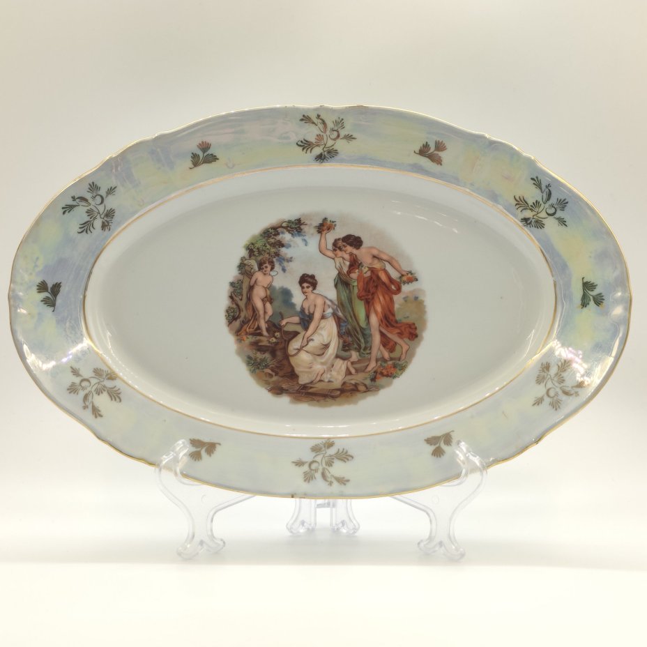 Блюдо овальной формы "Мадонна", фарфор, золочение, люстр, деколь, Kahla, ГДР, 1968-1987 гг.