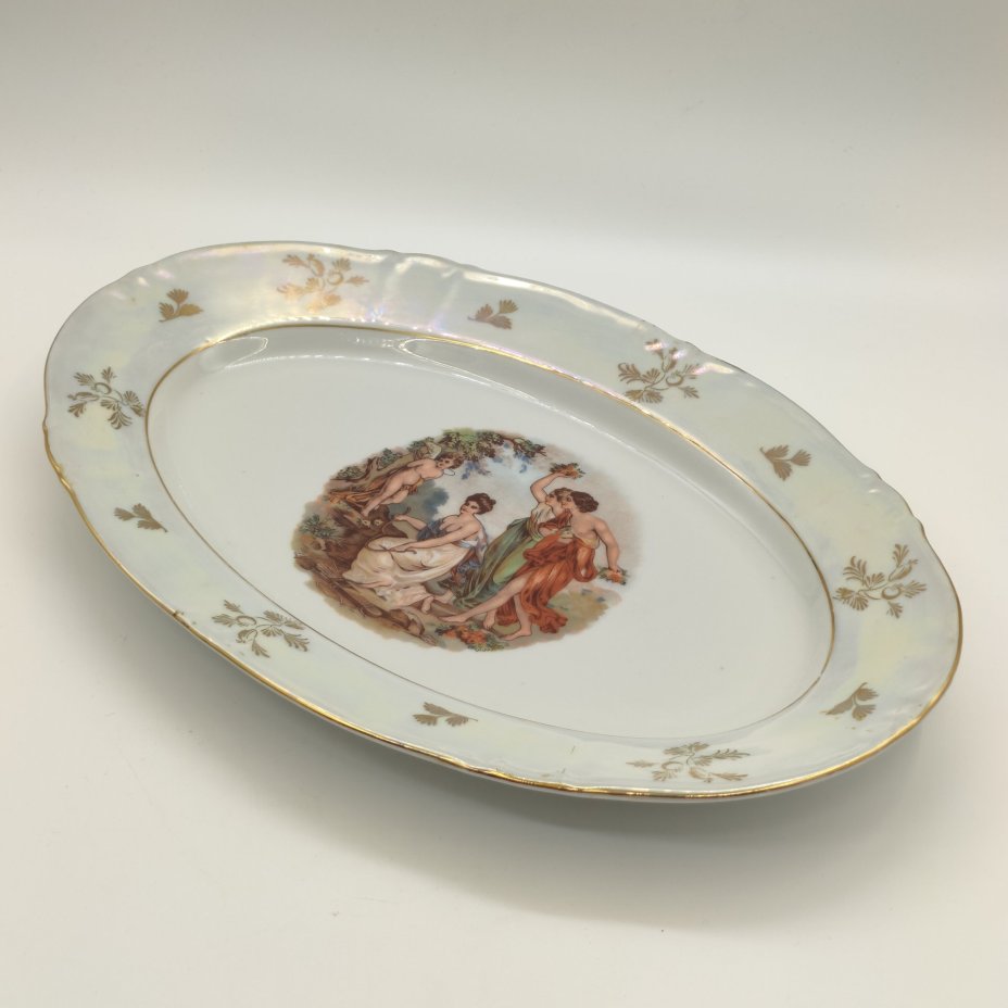 Блюдо овальной формы "Мадонна", фарфор, золочение, люстр, деколь, Kahla, ГДР, 1968-1987 гг.