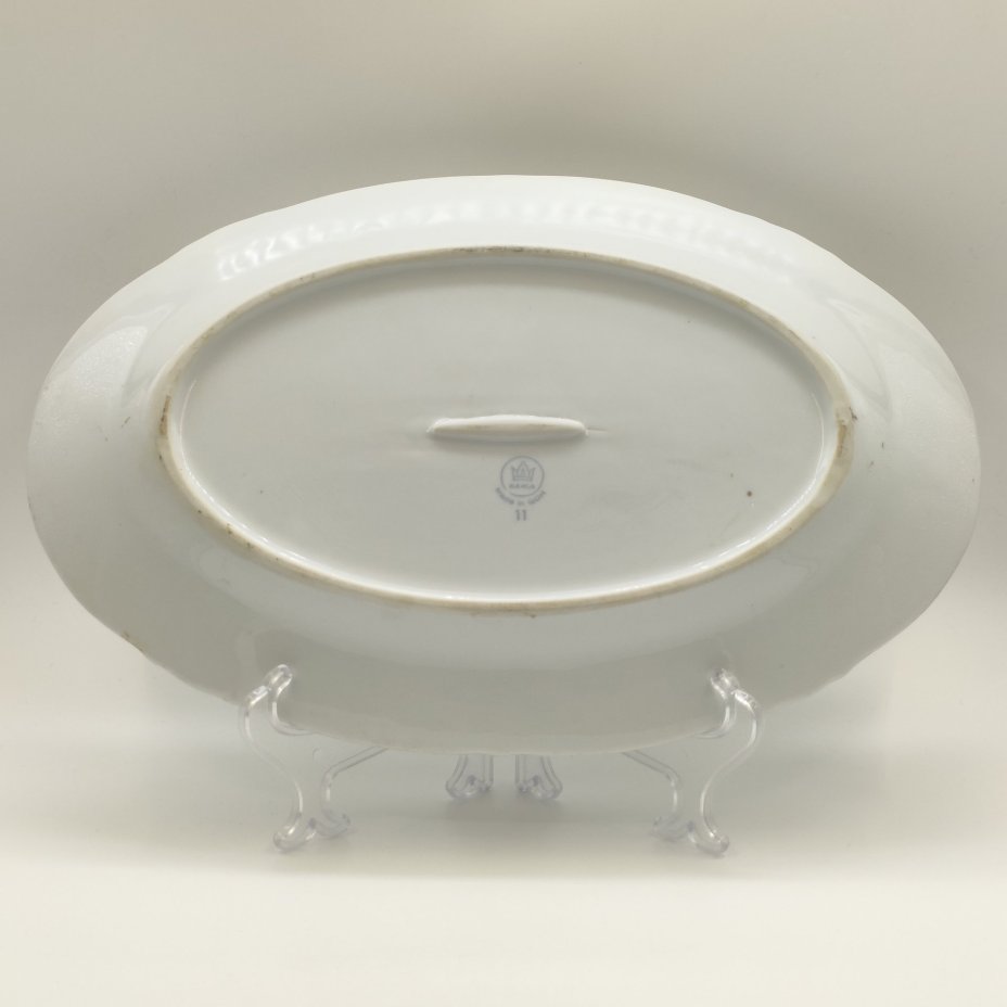 Блюдо овальной формы "Мадонна", фарфор, золочение, люстр, деколь, Kahla, ГДР, 1968-1987 гг.