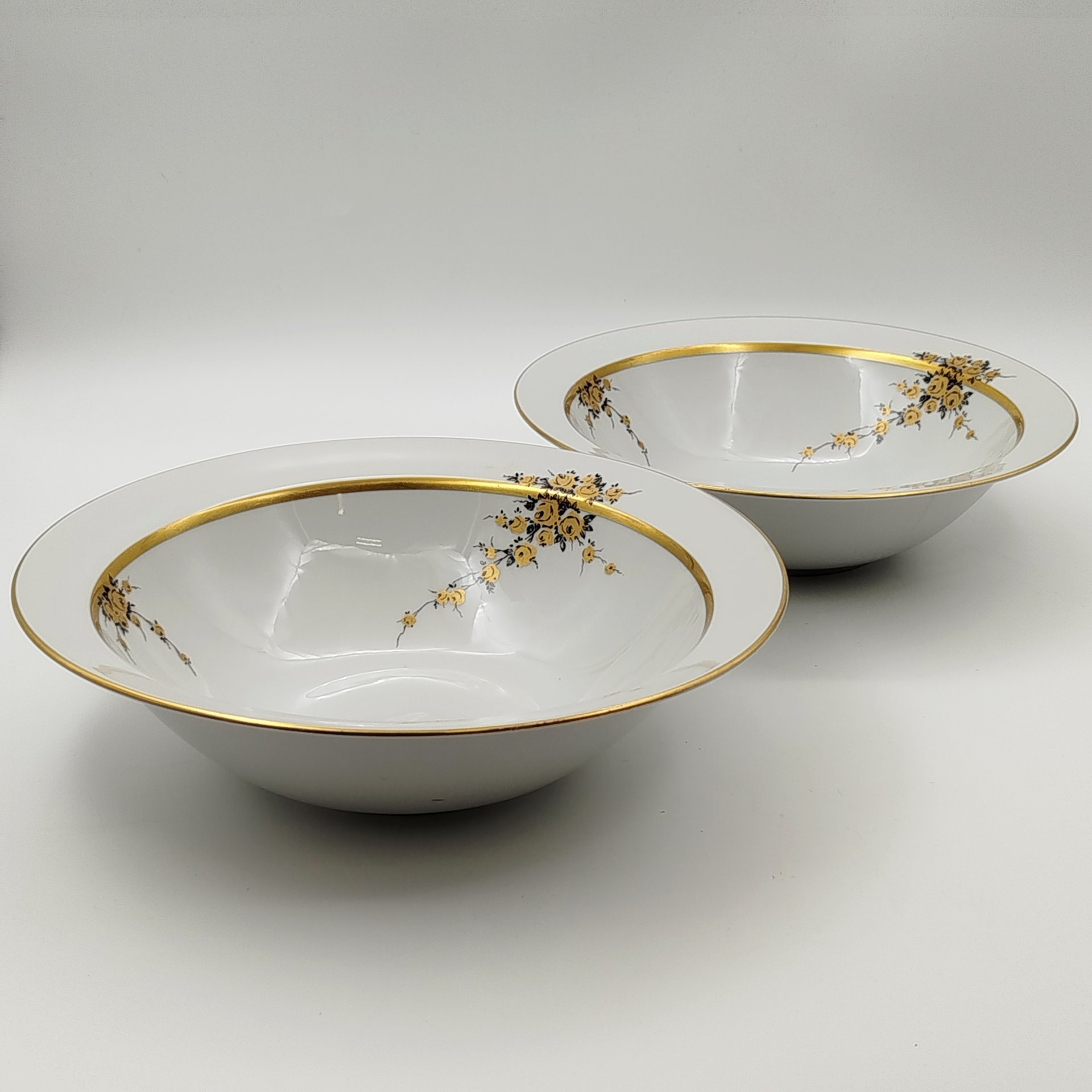 Пара салатников с цветочным декором золотистого цвета, фарфор, деколь, золочение, Graf Von Henneberg Porzellan, 1777 Jlmenau, ГДР, 1973-1977 гг.