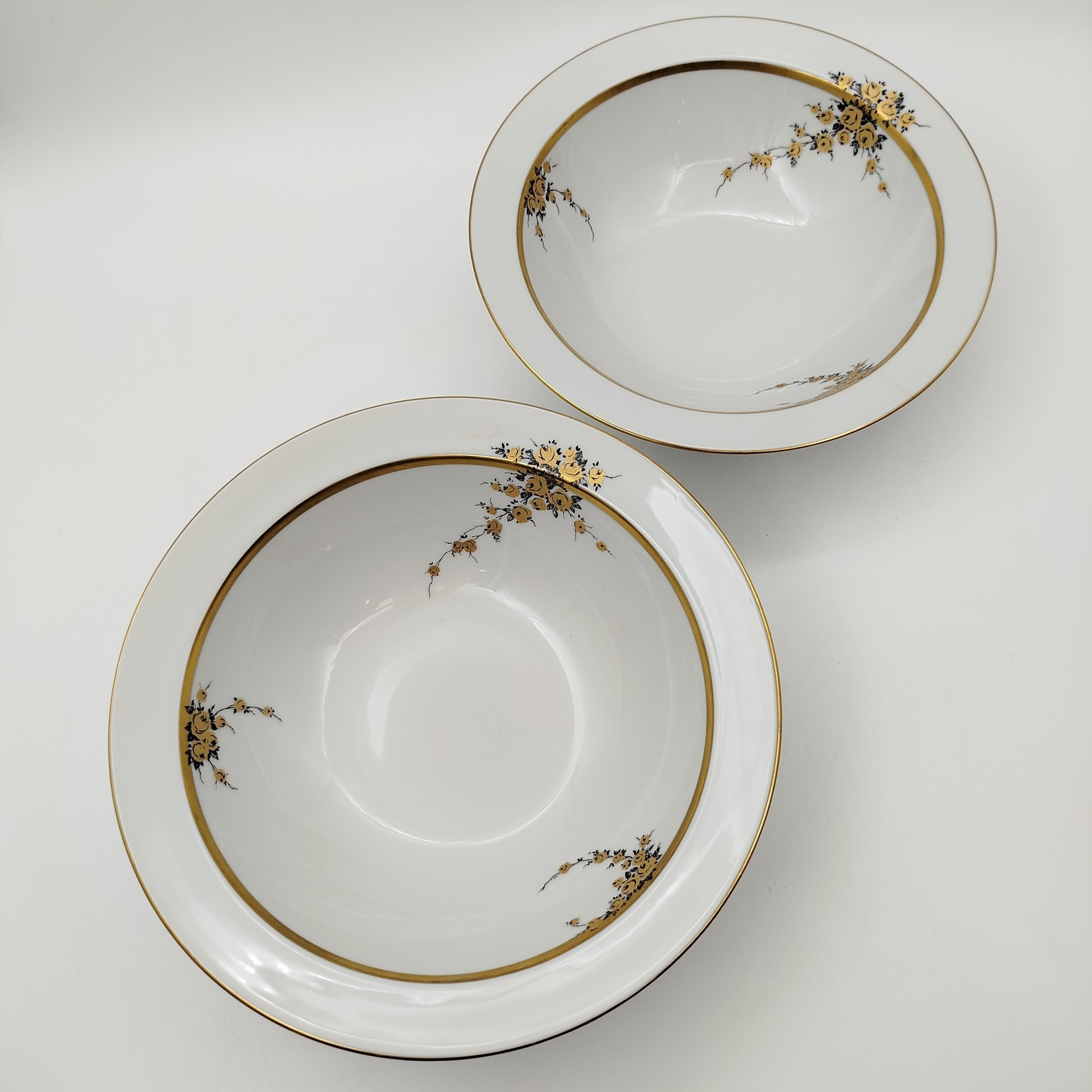 Пара салатников с цветочным декором золотистого цвета, фарфор, деколь, золочение, Graf Von Henneberg Porzellan, 1777 Jlmenau, ГДР, 1973-1977 гг.