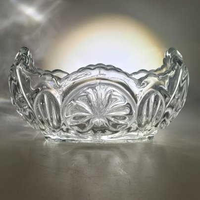Конфетница в форме ладьи с растительным декором, стекло, пресс, Европа, 1970-1990 гг.