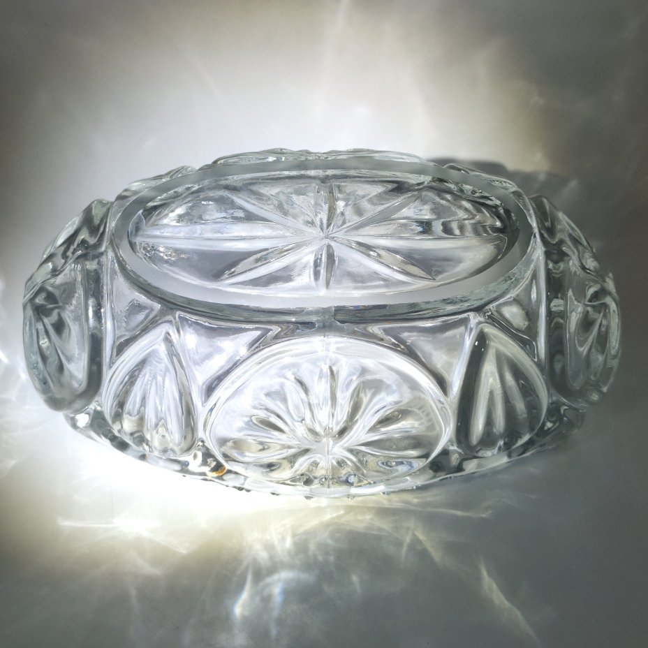 Конфетница в форме ладьи с растительным декором