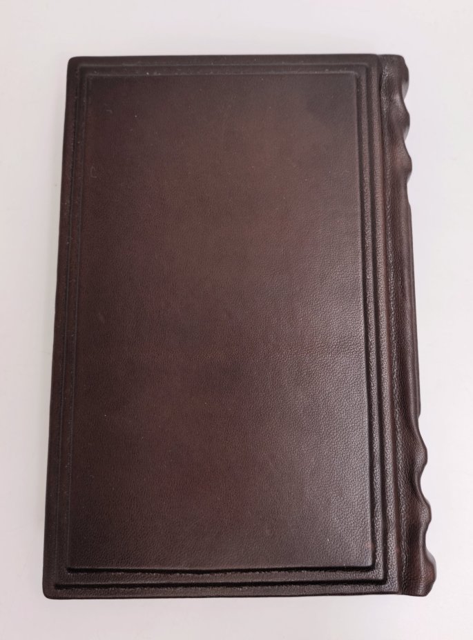 Книга Александр Бондаренко "Военные контрразведчики" подарочное издание, кожаный переплет, авторская ручная работа, бумага, металл, Издательство «Молодая гвардия», Российская Федерация, 2025 г.