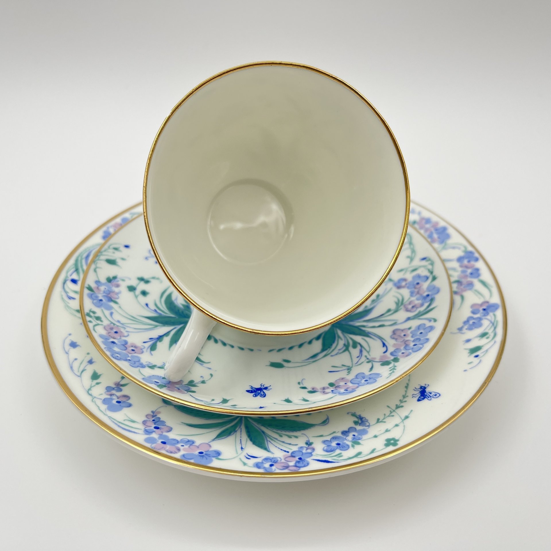 Трио кофейное "Незабудки", автор формы "Ландыш" Э.М. Криммер, автор рисунка Матвеева О.М., фарфор, деколь, золочение, Ленинградский фарфоровый завод (ЛФЗ), СССР, 1970-1992 гг.