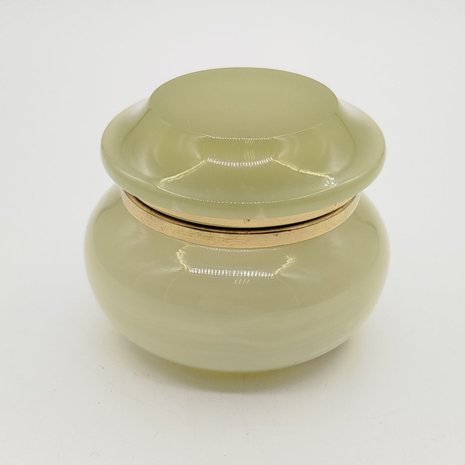 Шкатулка круглой формы "Грибок", оникс, металл, золочение, Азия