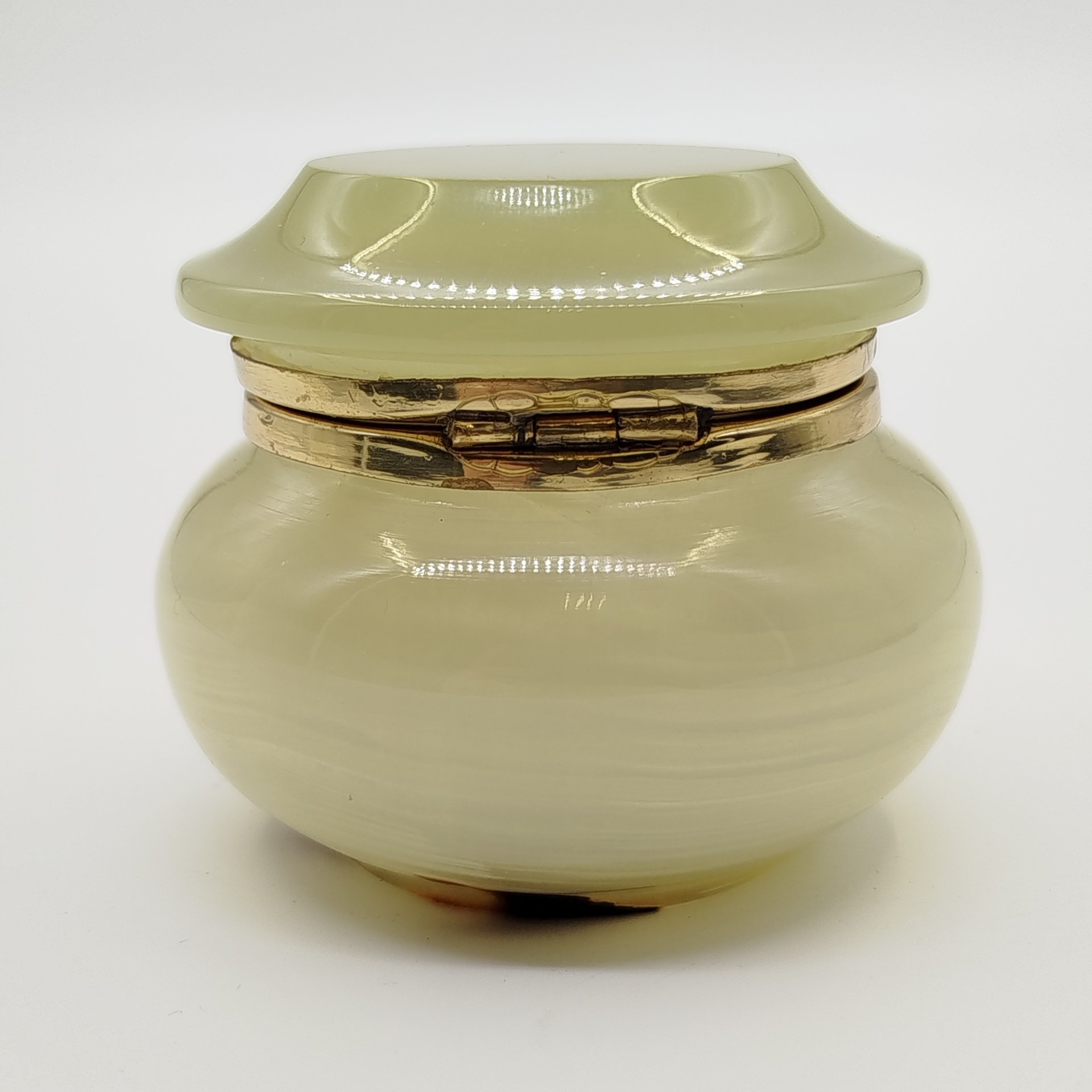 Шкатулка круглой формы "Грибок", оникс, металл, золочение, Азия