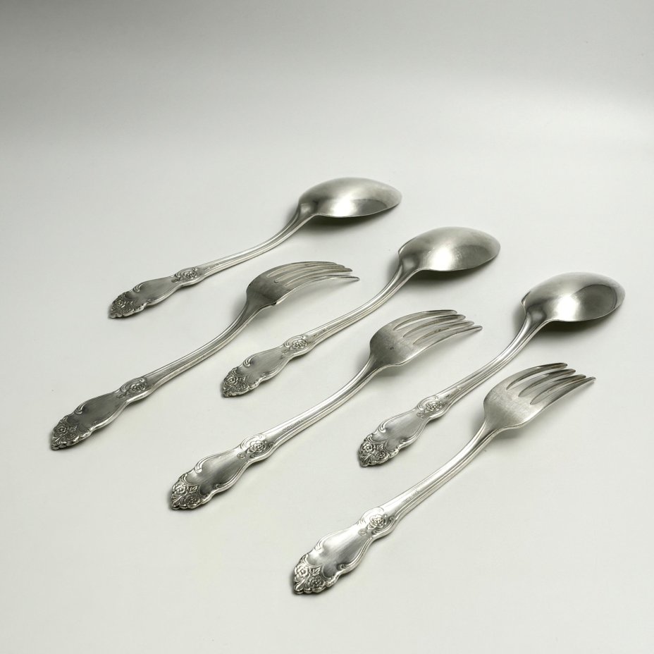 Набор столовых приборов на 3 персоны "Серебряная роза" (3 вилки и 3 ложки), мНЦ (медь-никель-цинк), Кольчугинский завод цветных металлов, СССР, 1970-1990 гг.