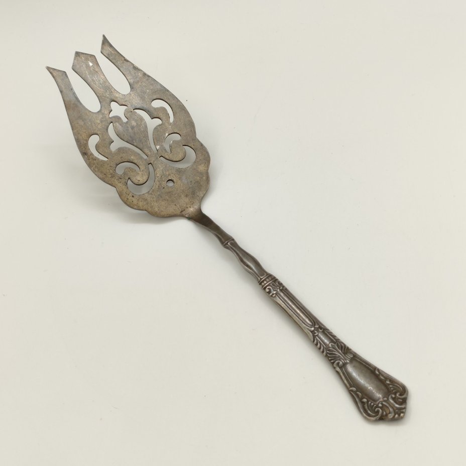 Лопатка сервировочная с прорезным декором, мНЦ (медь-никель-цинк), Бакинский завод обработки цветных металлов, СССР, 1970-1980 гг.