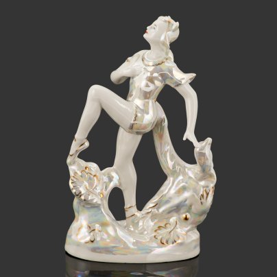Статуэтка "Балерина-Кошка" ("Лисичка"), скульптор М.А. Интизарян, Дмитровский фарфоровый завод (ДФЗ Вербилки)