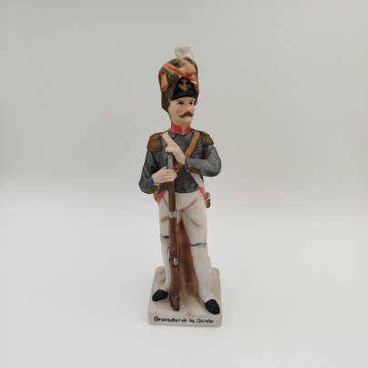 Статуэтка "Grenadier de la Garde" ("Гренадер гвардии"), фарфор, роспись, золочение