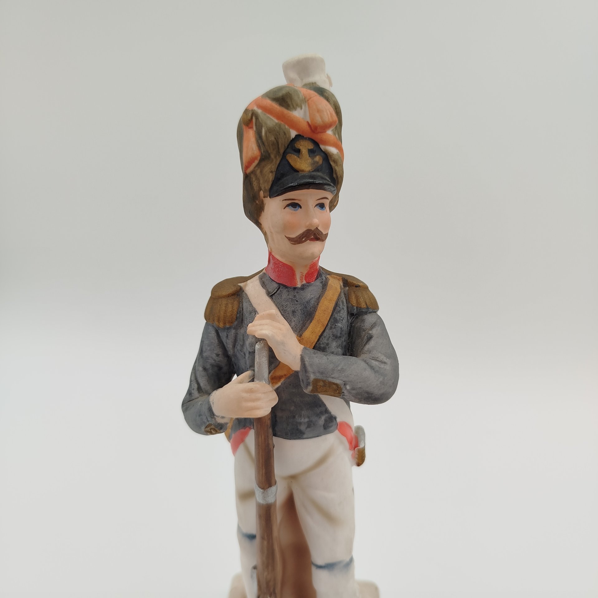 Статуэтка "Grenadier de la Garde" ("Гренадер гвардии"), фарфор, роспись, золочение