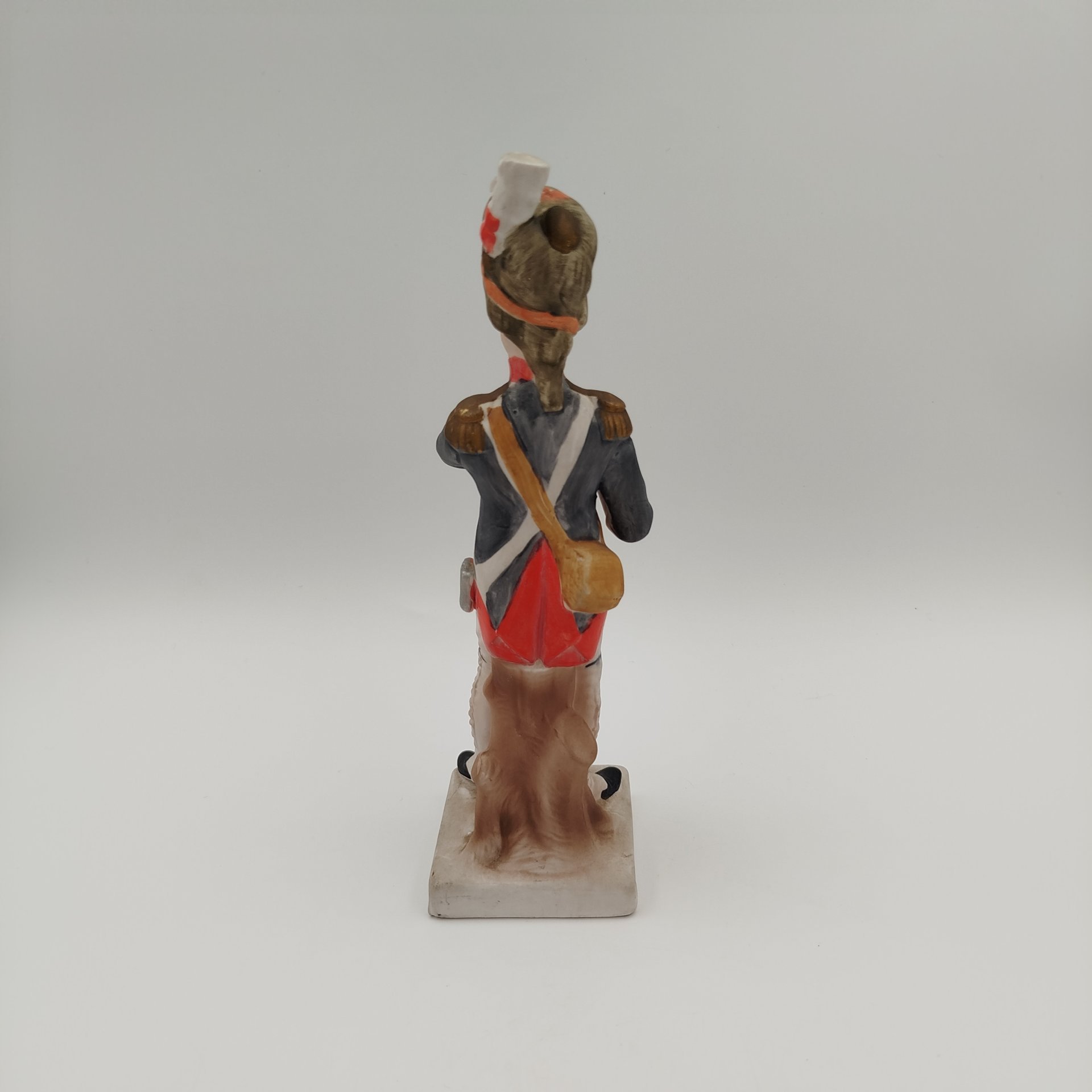 Статуэтка "Grenadier de la Garde" ("Гренадер гвардии"), фарфор, роспись, золочение