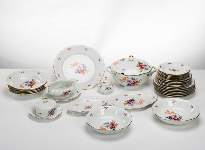 Сервиз столовый (обеденный), украшенный майсенским букетом на 6 персон (33 предмета), Bohemia (Neurohlau)