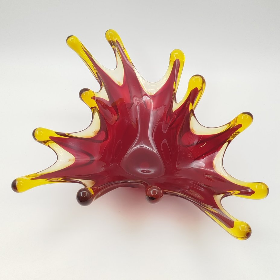 Ваза (конфетница) "Медуза" красного оттенка, Керченский стекольный завод (предположительно)