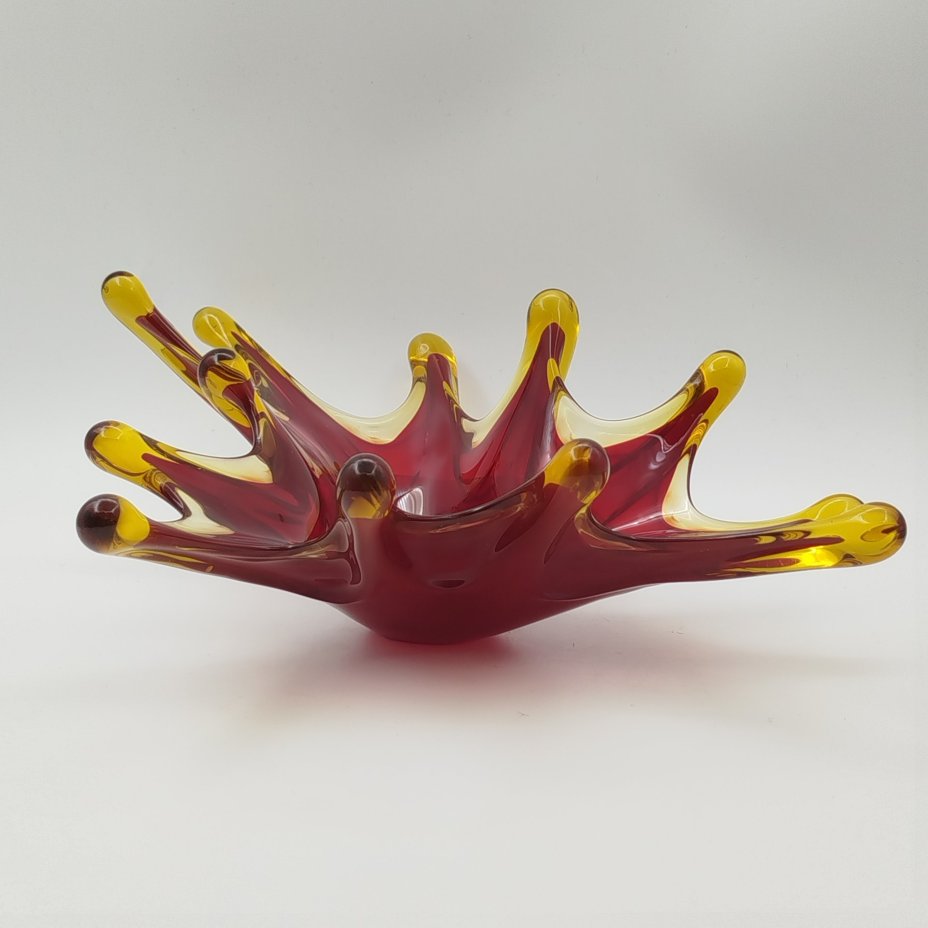 Ваза (конфетница) "Медуза" красного оттенка, Керченский стекольный завод (предположительно)