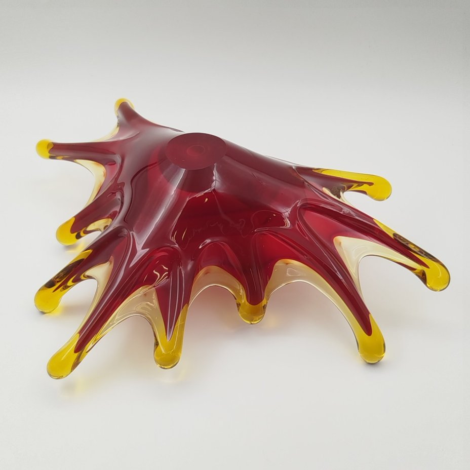 Ваза (конфетница) "Медуза" красного оттенка, Керченский стекольный завод (предположительно)