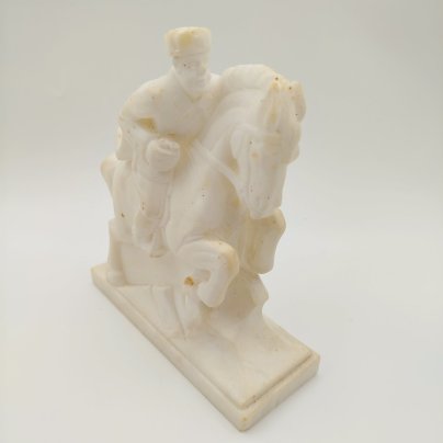 Скульптура "Красноармеец на коне" (из одноименного чернильного прибора), ангидрит, резьба, СССР, 1940-1950 гг.