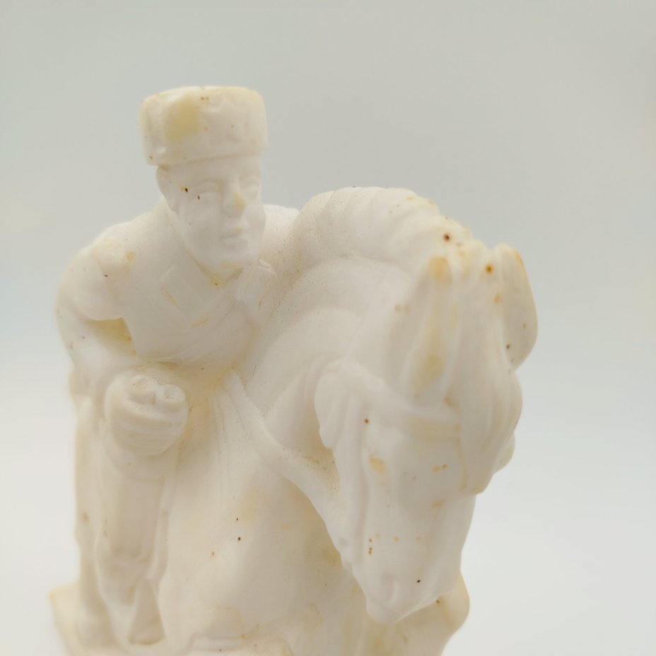 Скульптура "Красноармеец на коне" (из одноименного чернильного прибора), ангидрит, резьба