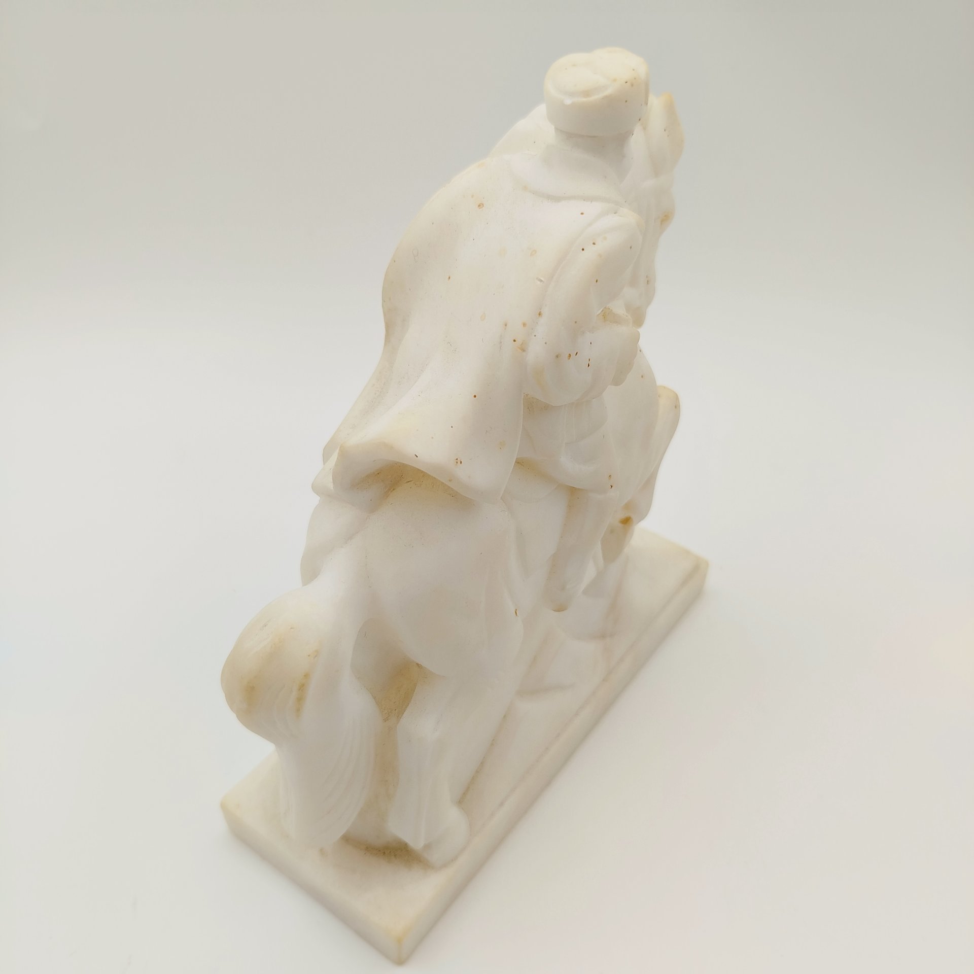 Скульптура "Красноармеец на коне" (из одноименного чернильного прибора), ангидрит, резьба, СССР, 1940-1950 гг.