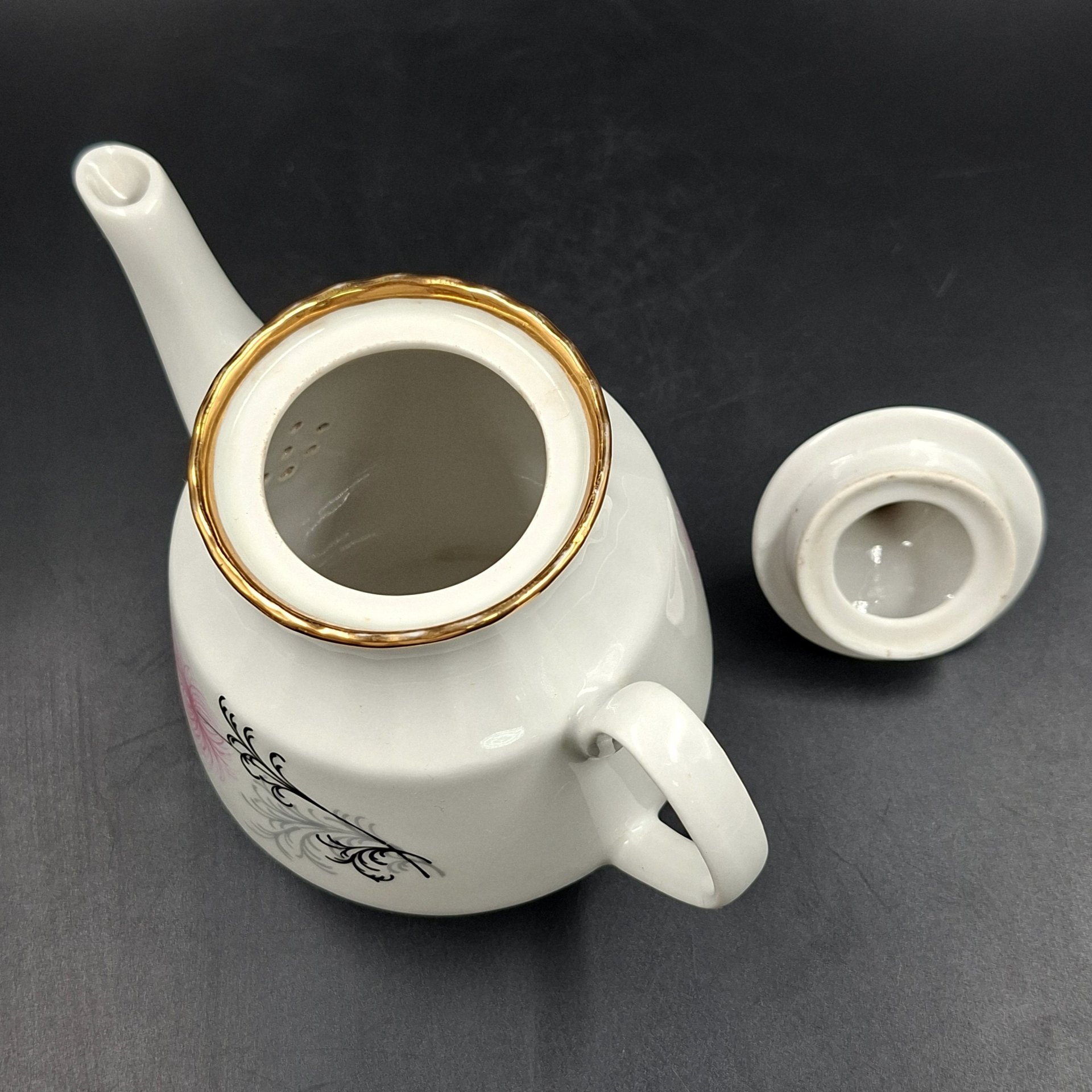 Чайник заварочный с цветочным декором, фарфор, деколь, золочение, Рижский фарфорово-фаянсовый завод, СССР, 1960-1980 гг.