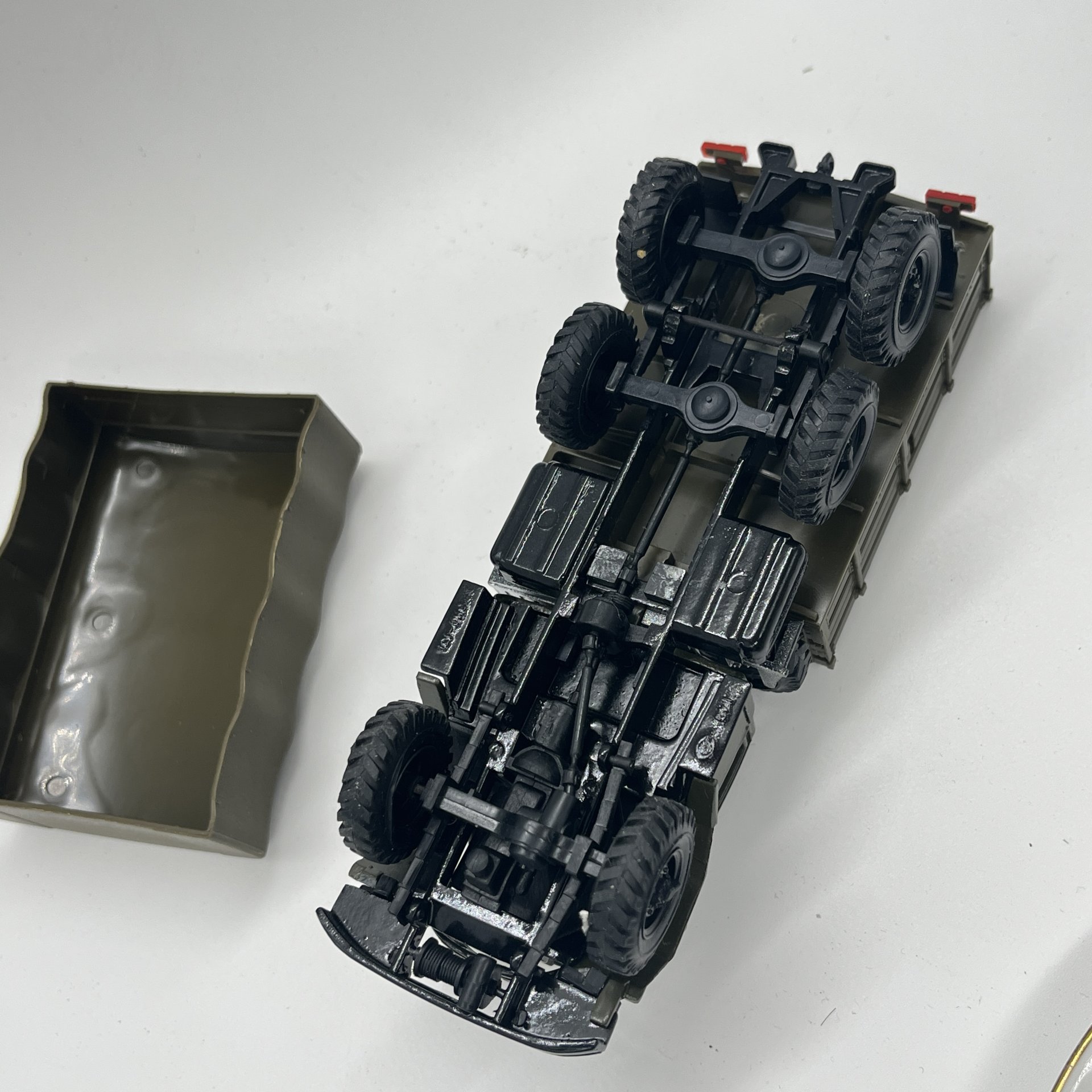 Модель автомобиля "ЗИЛ-131" со съемным тентом