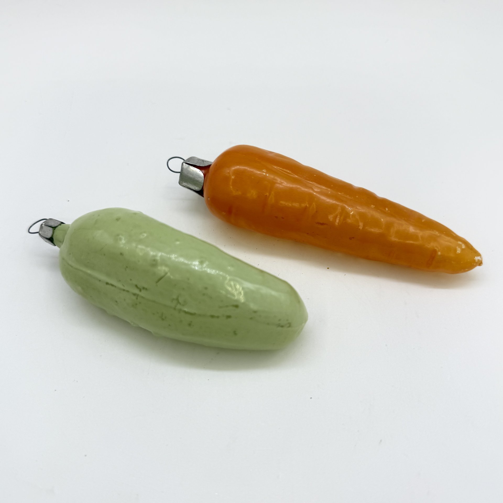 Набор из 2-х елочных игрушек (морковка, огурец), стекло, крытье, СССР, 1960-1980 гг.