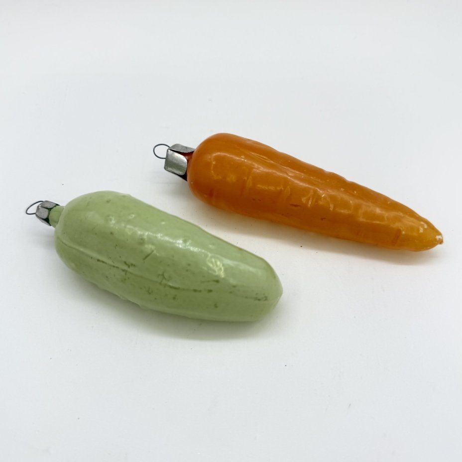 Набор из 2-х елочных игрушек (морковка, огурец), стекло, крытье, СССР, 1960-1980 гг.