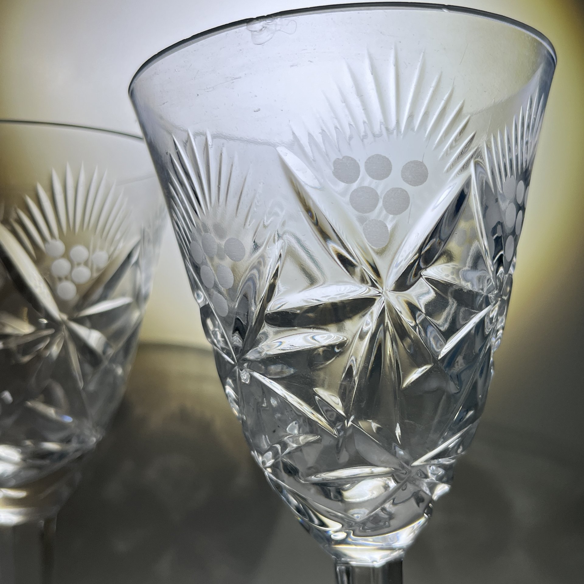 Набор из 2 бокалов с растительным декором, хрусталь, пресс, алмазная грань, СССР, 1970-1990 гг.
