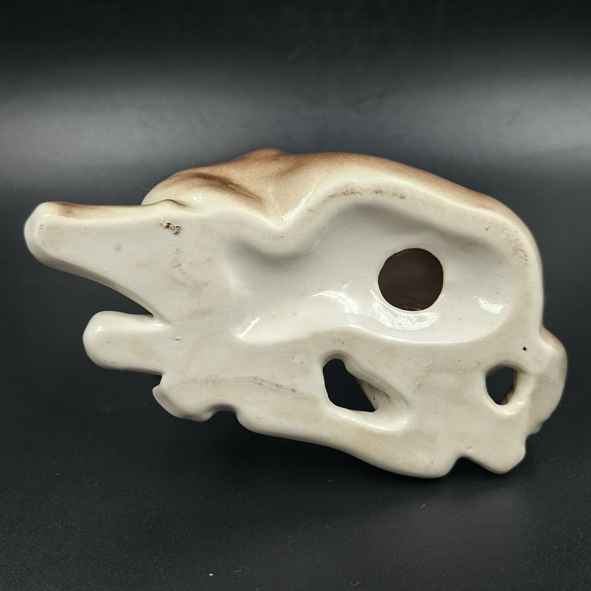 Статуэтка "Жеребенок лежащий", скульптор Б.Я. Воробьев, автор росписи В.М. Жбанов, фарфор, роспись, Ленинградский фарфоровый завод (ЛФЗ), СССР, 1970-1990 гг.