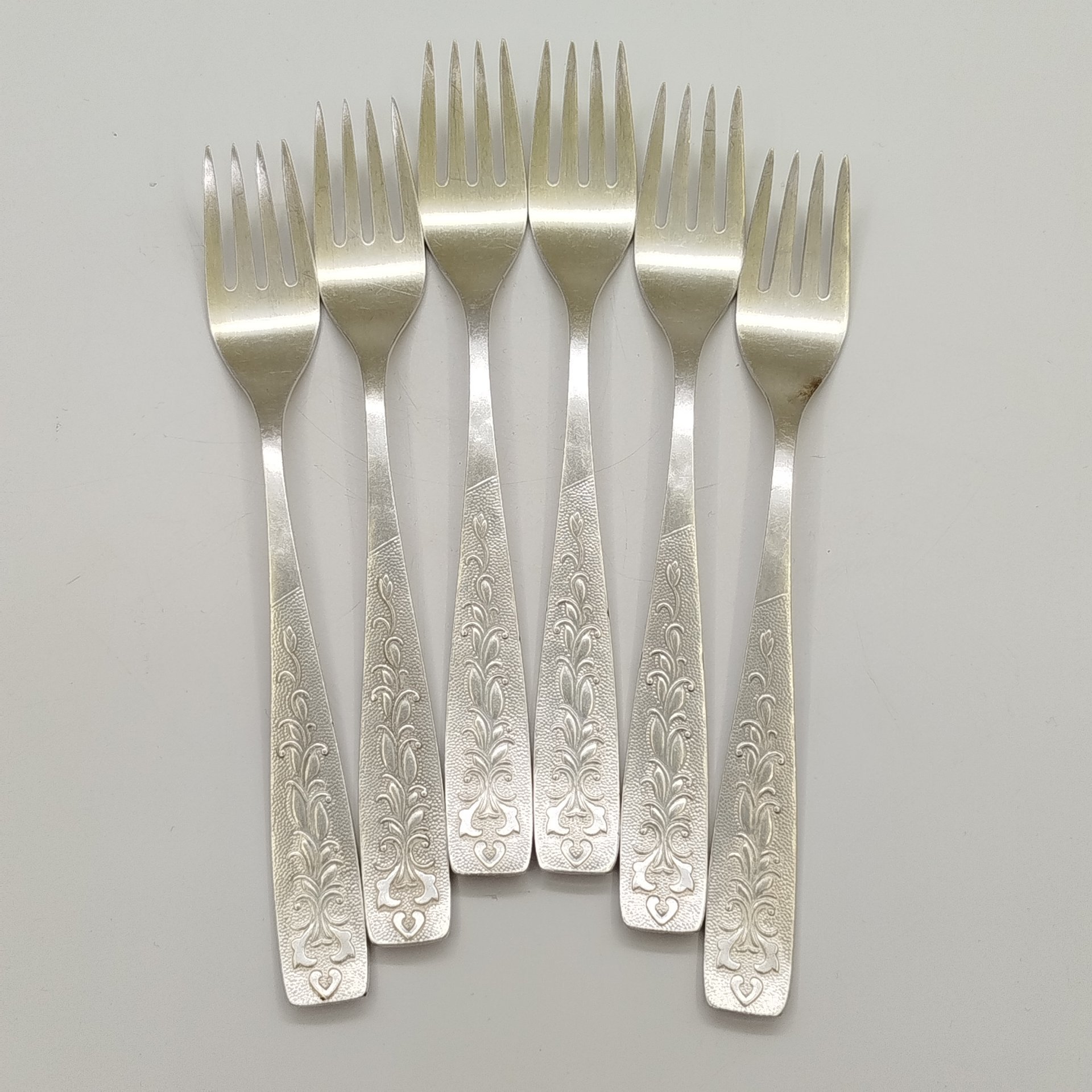 Набор из 6 столовых вилок украшенных растительным, мНЦ (медь-никель-цинк), Завод «Кристалл», г. Орджоникидзе, СССР, 1970-1990 гг.