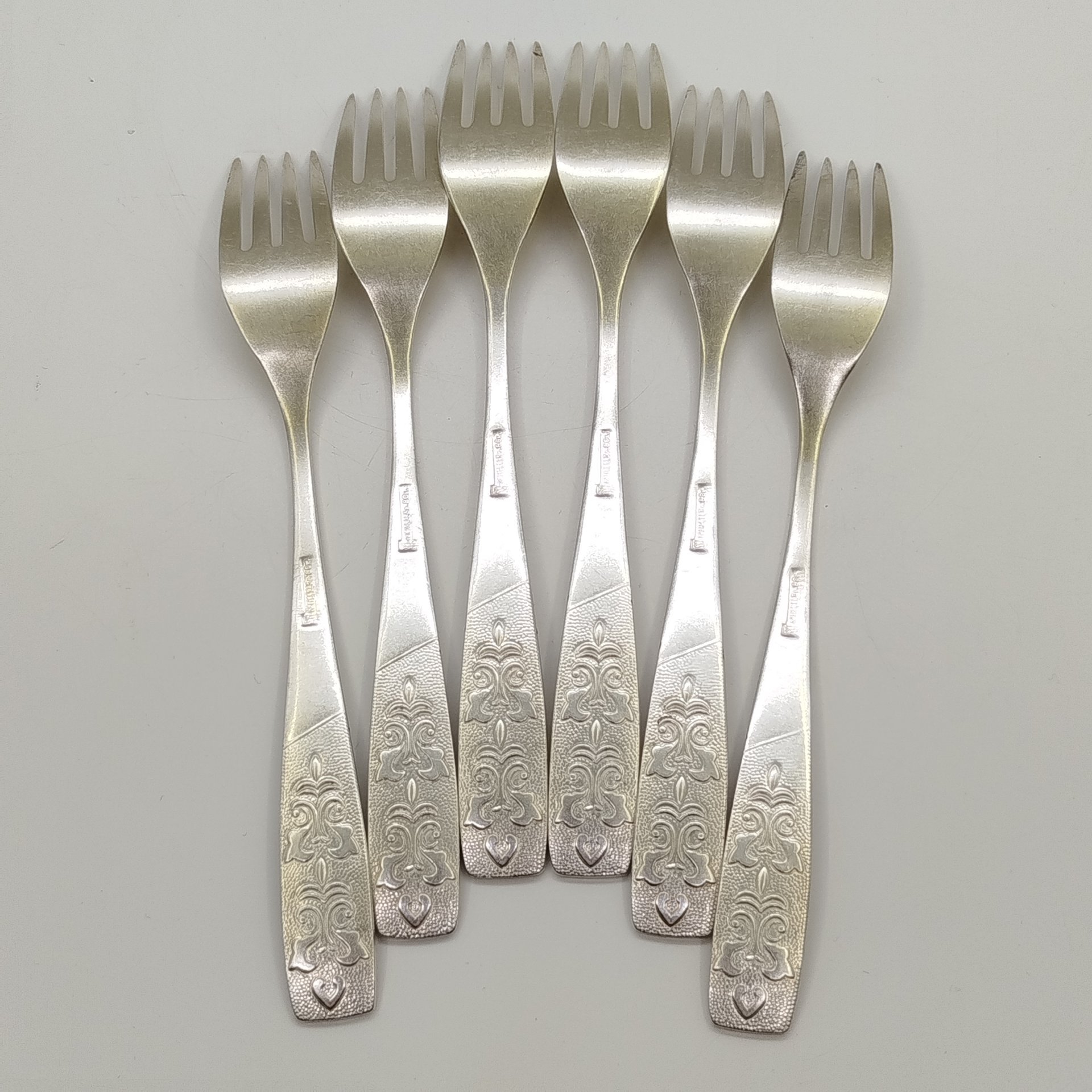 Набор из 6 столовых вилок украшенных растительным, мНЦ (медь-никель-цинк), Завод «Кристалл», г. Орджоникидзе, СССР, 1970-1990 гг.