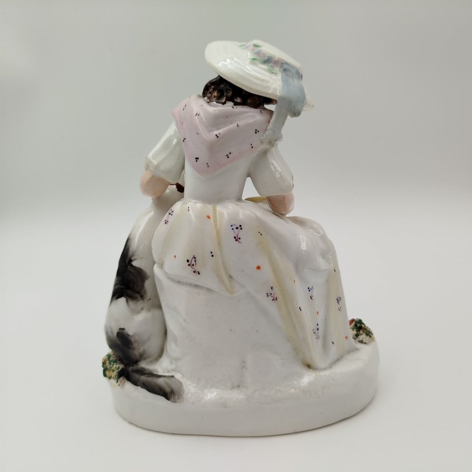 Статуэтка "Девушка с собакой", фарфор, роспись, Китай, 1970-2000 гг., Китай