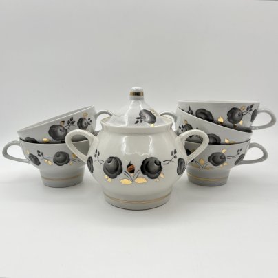 Набор из пяти чашек и сахарницы с декором в виде черных роз, фарфор, роспись, золочение, Минский фарфорово-фаянсовый завод, СССР, 1968-1983 гг.