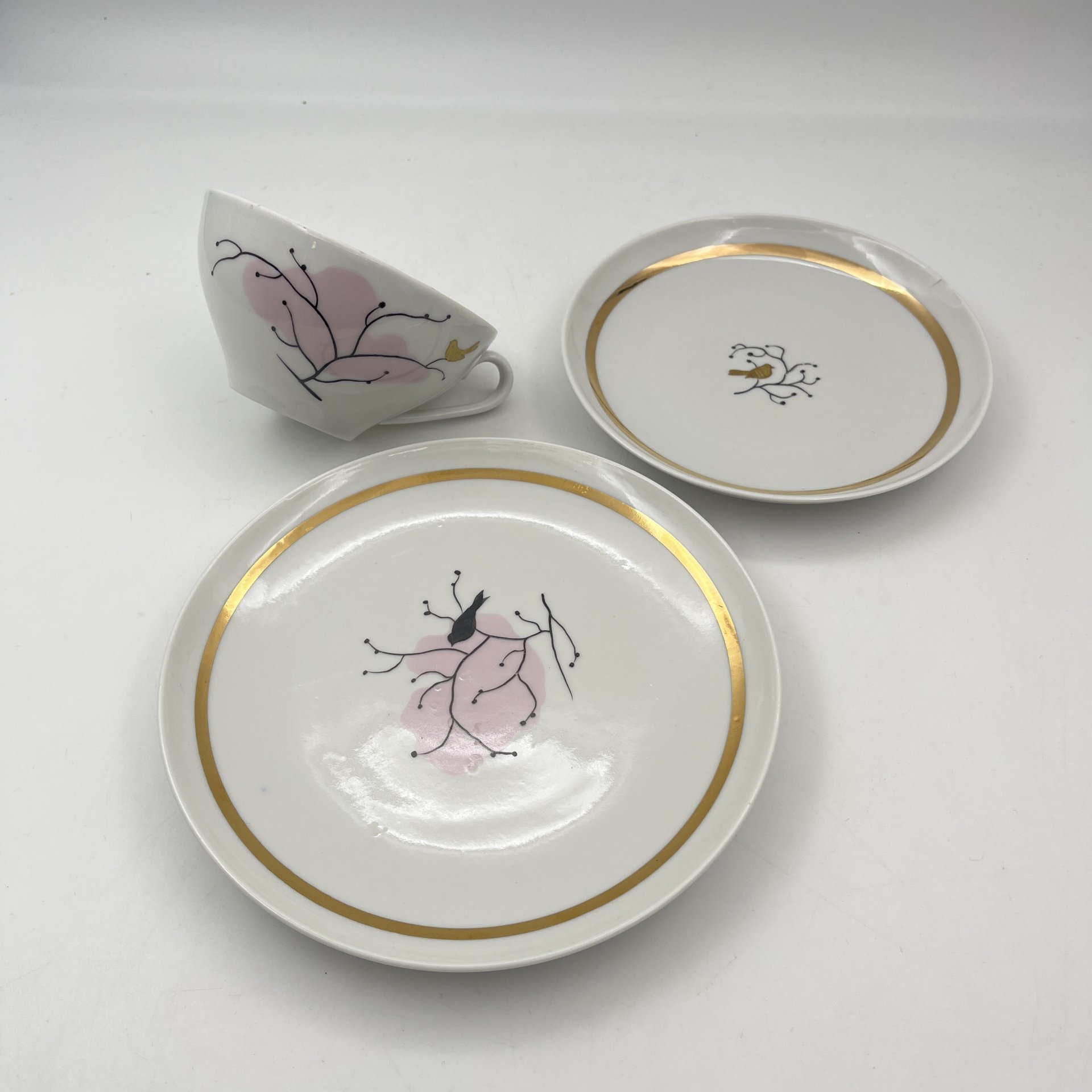 Чайное трио "Птички на закате", автор росписи (предп.) Н.П. Славина , форма "Эллипс", автор В.Л. Семенов, фарфор, фарфор, роспись, золочение, цировка, Ленинградский фарфоровый завод (ЛФЗ), СССР, 1950-1960 гг.