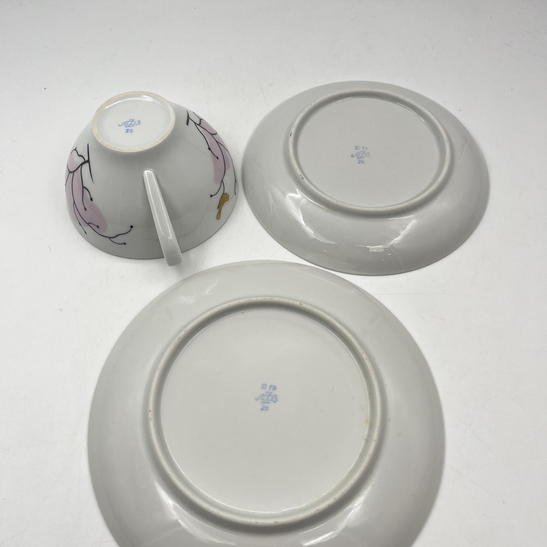 Чайное трио "Птички на закате", автор росписи (предп.) Н.П. Славина , форма "Эллипс", автор В.Л. Семенов, фарфор, фарфор, роспись, золочение, цировка, Ленинградский фарфоровый завод (ЛФЗ), СССР, 1950-1960 гг.