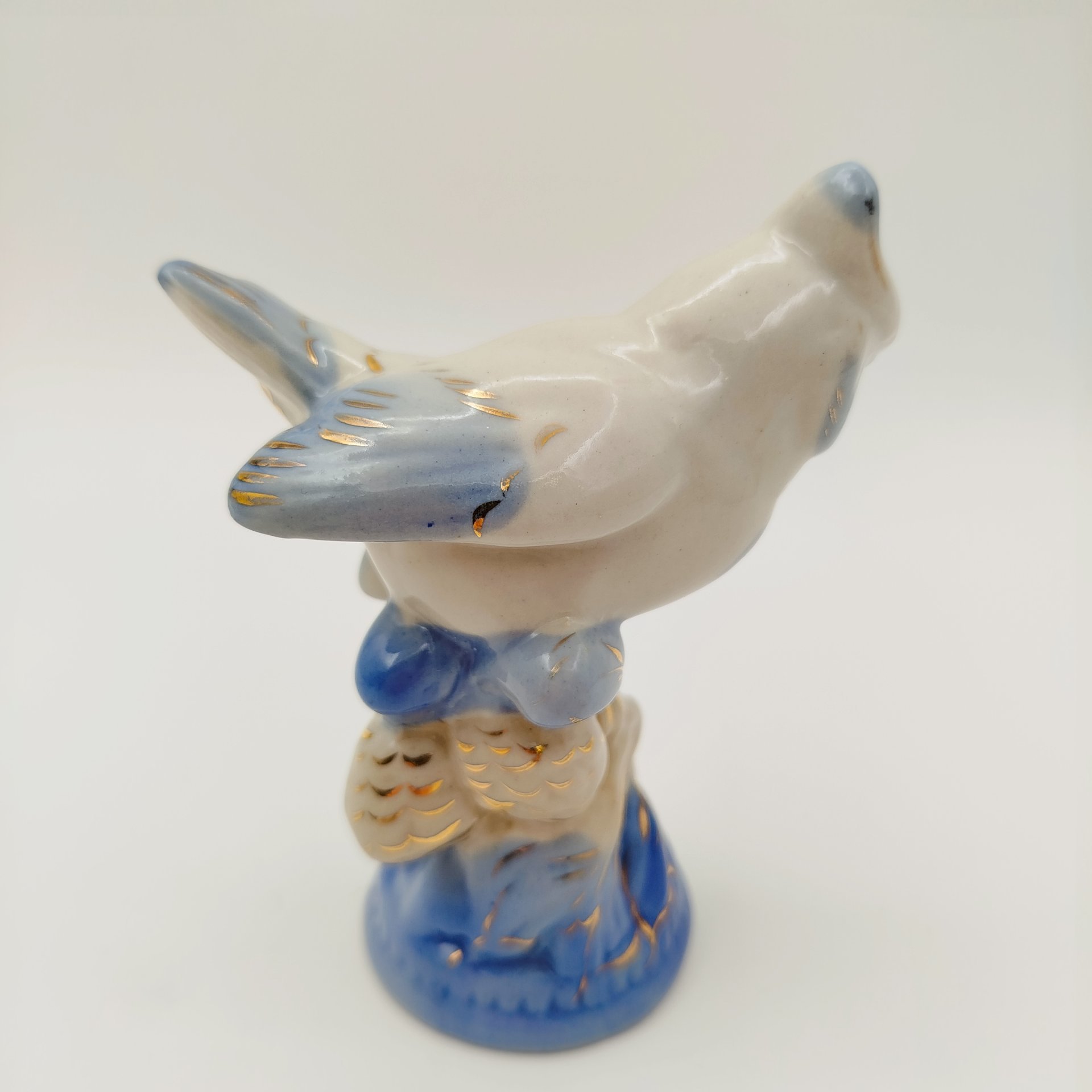Статуэтка «Синица с хохолком», скульптор Н.И. Бессарабова, фарфор, роспись, Турыгинский фарфоровый завод артели «Художественная керамика» (Гжель), СССР, 1950-1960 гг.