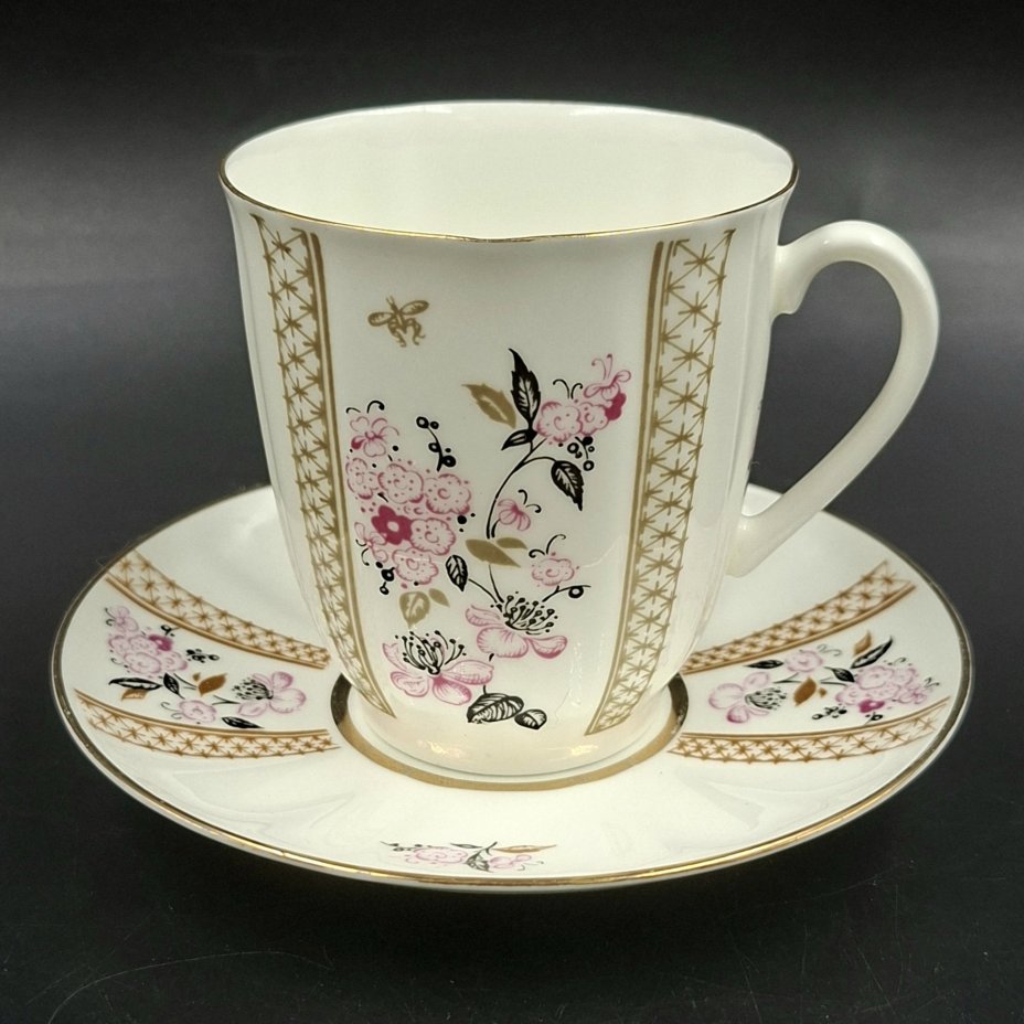 Пара кофейная "Яблоневый цвет", форма "Ветерок" (автор формы Т.С. Линчевская), фарфор, деколь, золочение, Ленинградский фарфоровый завод (ЛФЗ), Россия, 1989-2001 гг.