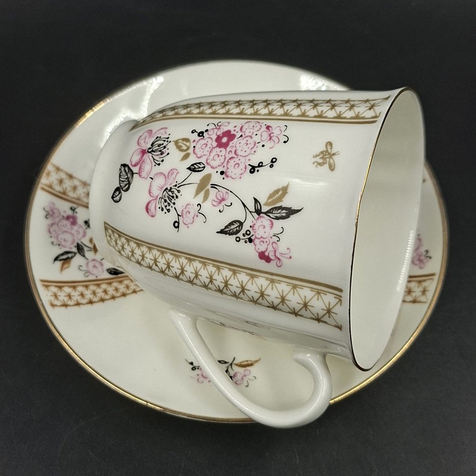 Пара кофейная "Яблоневый цвет", форма "Ветерок" (автор формы Т.С. Линчевская), фарфор, деколь, золочение, Ленинградский фарфоровый завод (ЛФЗ), Россия, 1989-2001 гг.