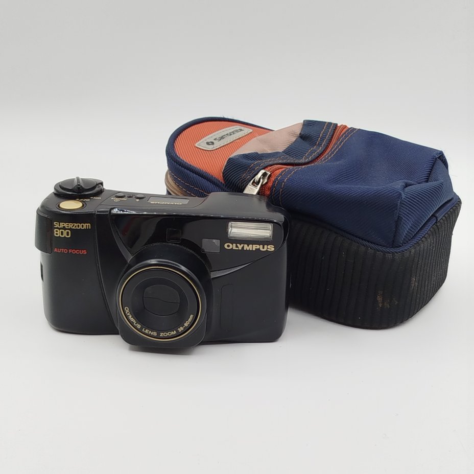 Фотоаппарат пленочный "Olympus Superzoom 800" в чехле