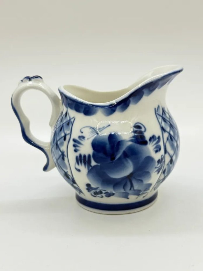 Сливочник с флоральным декором, Гжель