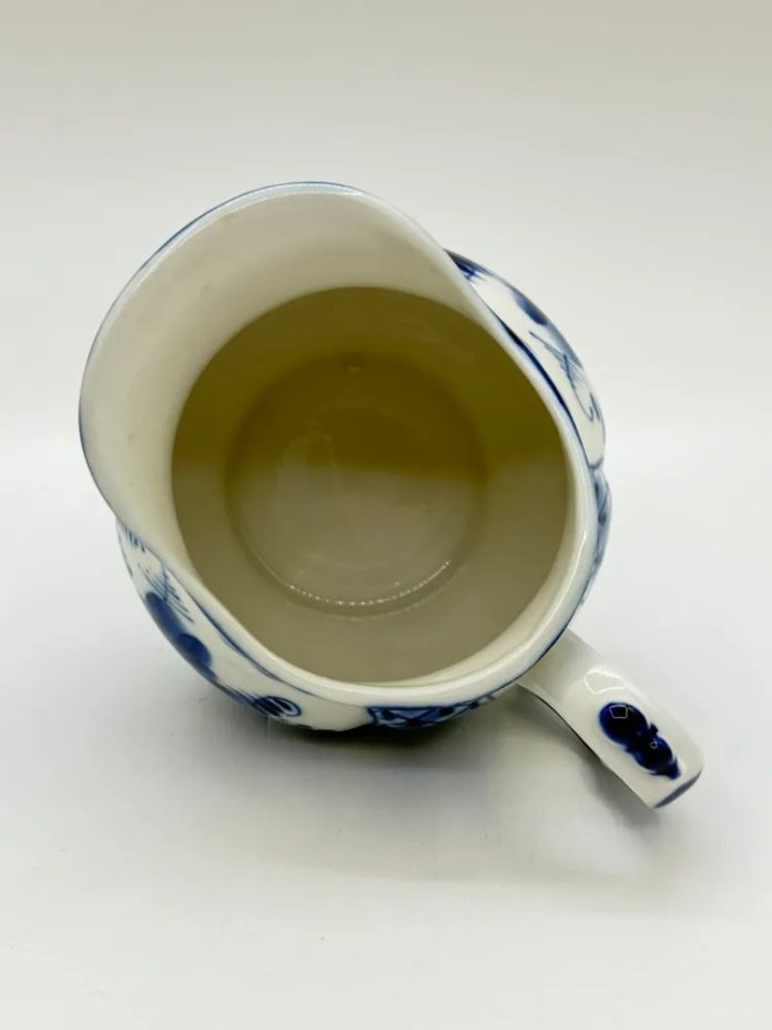 Сливочник с флоральным декором, Гжель