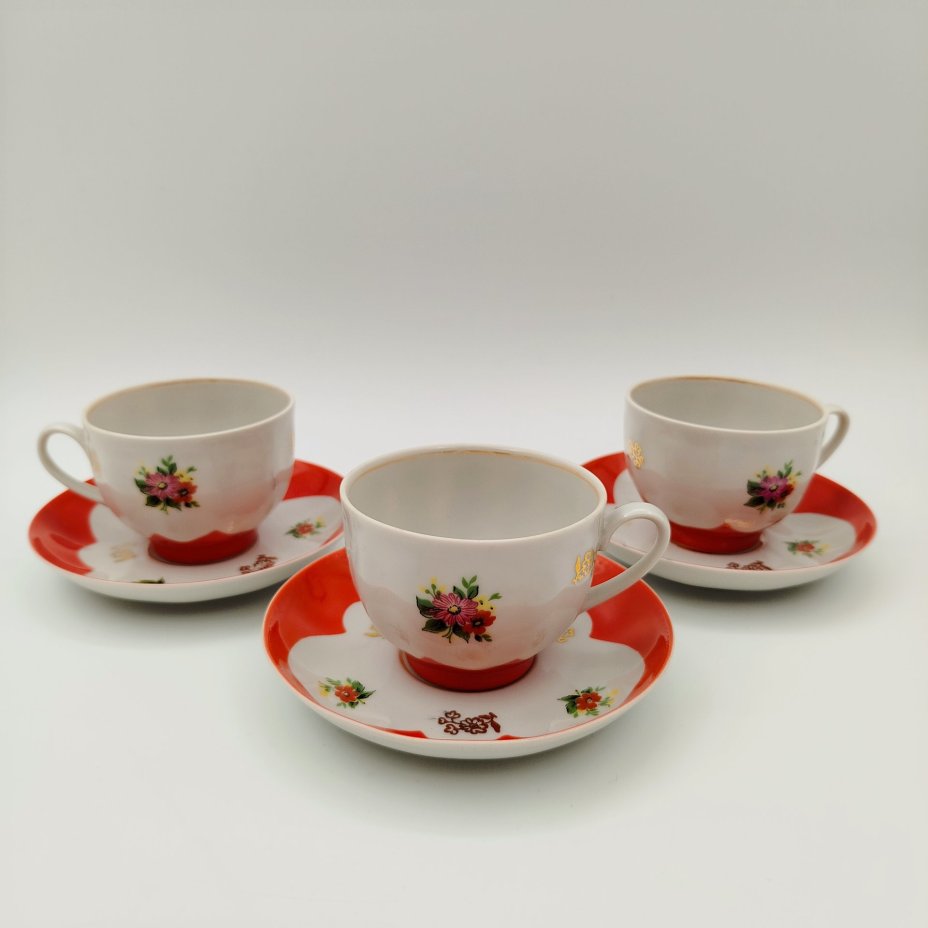 Набор кофейных пар на три персоны с цветочным декором