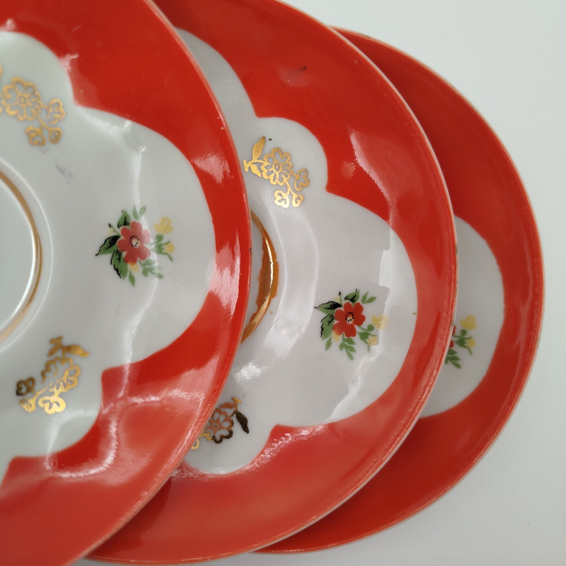 Набор кофейных пар на три персоны с цветочным декором