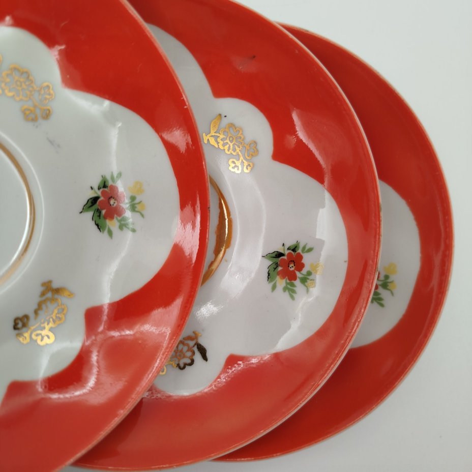 Набор кофейных пар на три персоны с цветочным декором