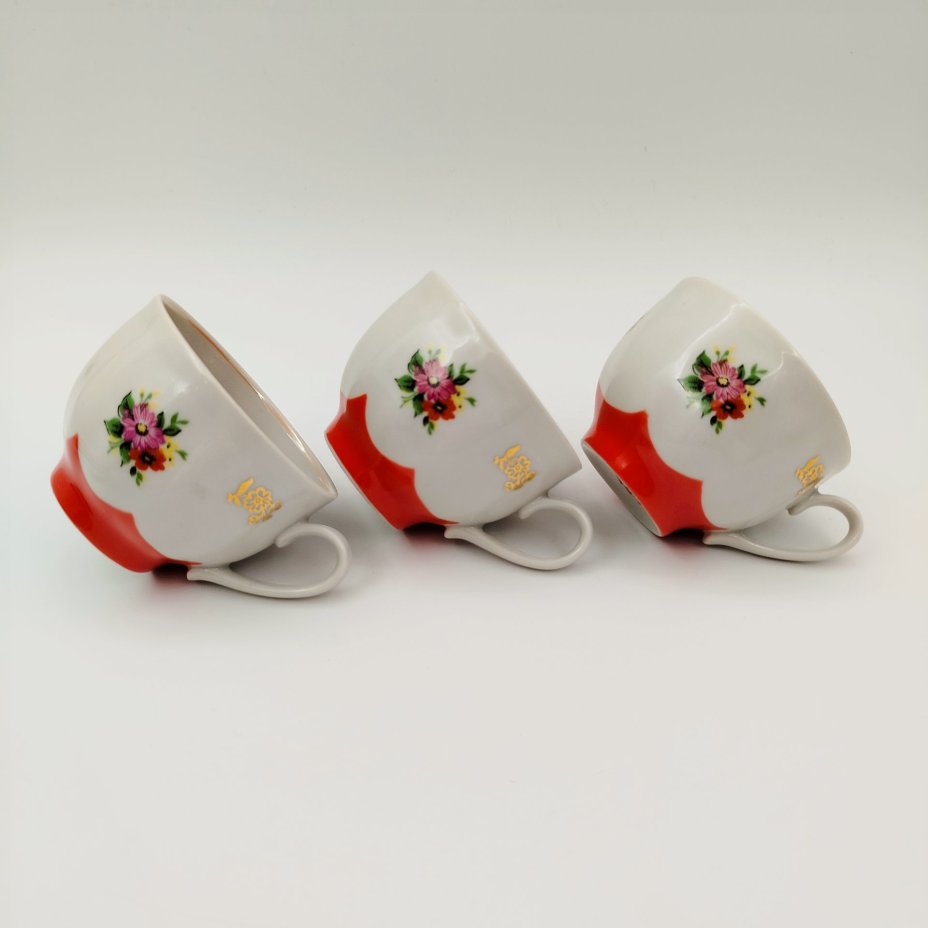 Набор кофейных пар на три персоны с цветочным декором